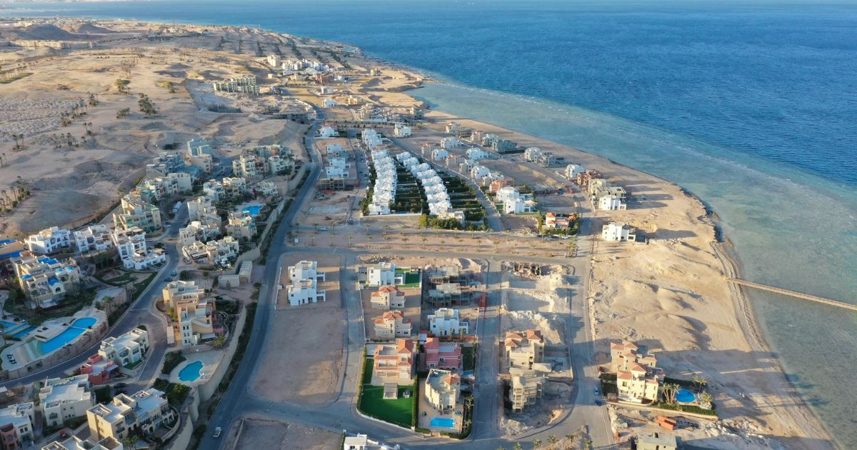 tourists enjoying beach time in Hurghada between day trips from Hurghada excursions